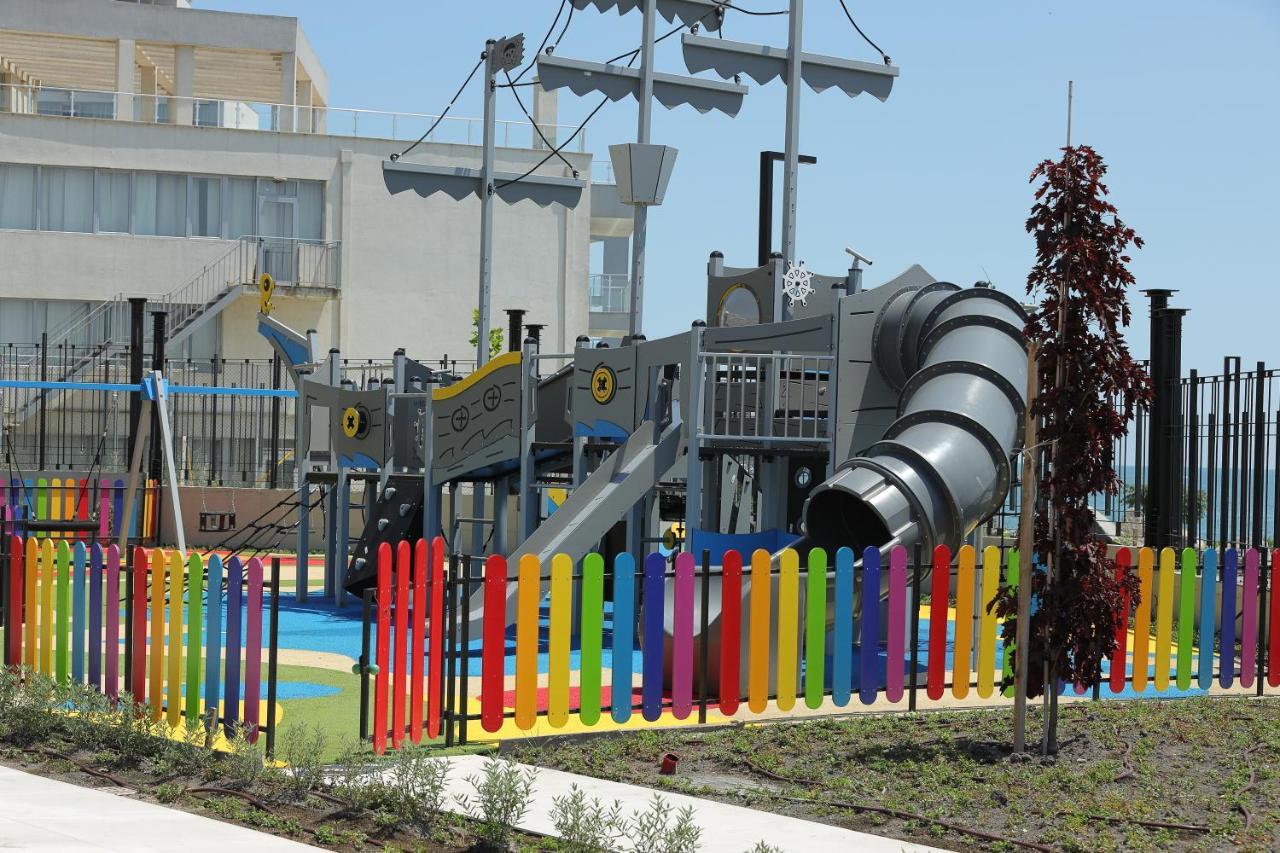Voya Beach Resort Sveti Vlas Exterior foto Playground in the park