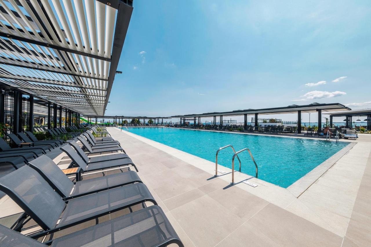 Voya Beach Resort Sveti Vlas Exterior foto Skyline pool