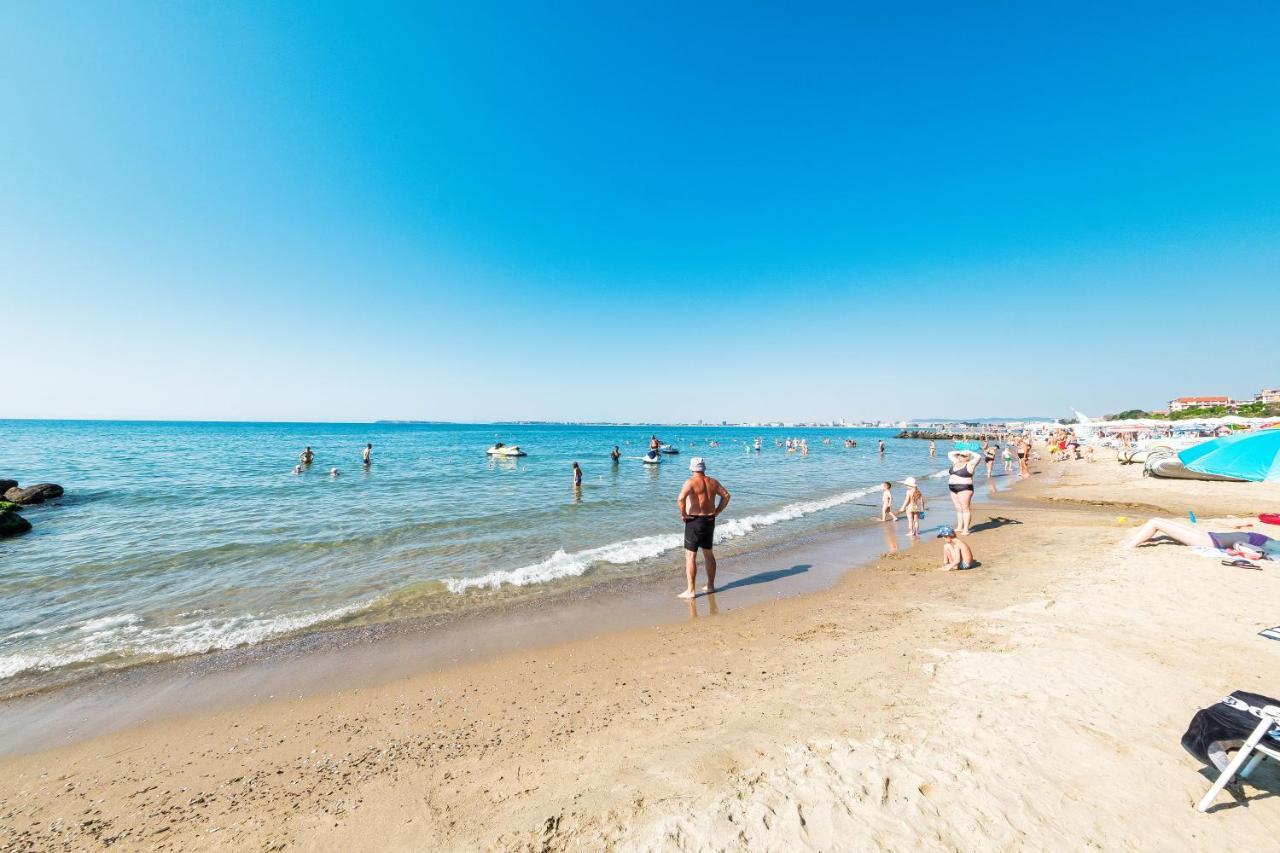 Voya Beach Resort Sveti Vlas Exterior foto The beach at Port-la-Nouvelle