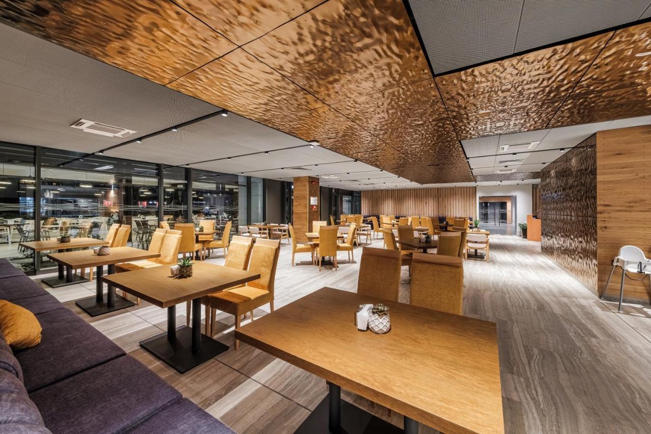 Voya Beach Resort Sveti Vlas Exterior foto The lounge at Terminal 1