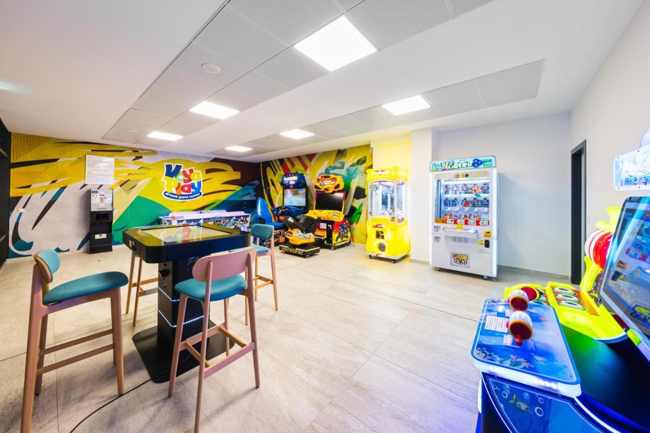 Voya Beach Resort Sveti Vlas Exterior foto The games room at the 2018 Commonwealth Games