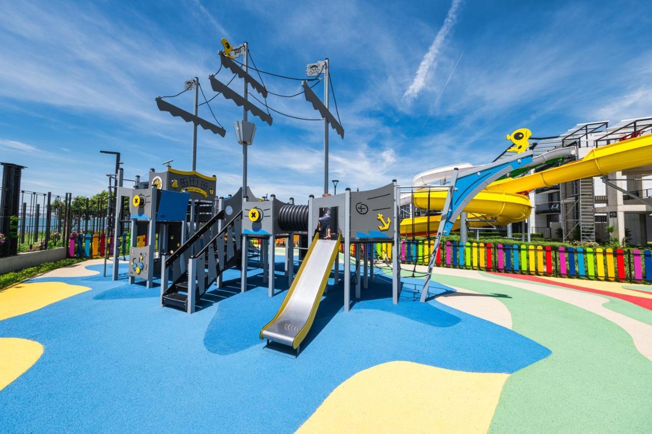 Voya Beach Resort Sveti Vlas Exterior foto Playground at the resort
