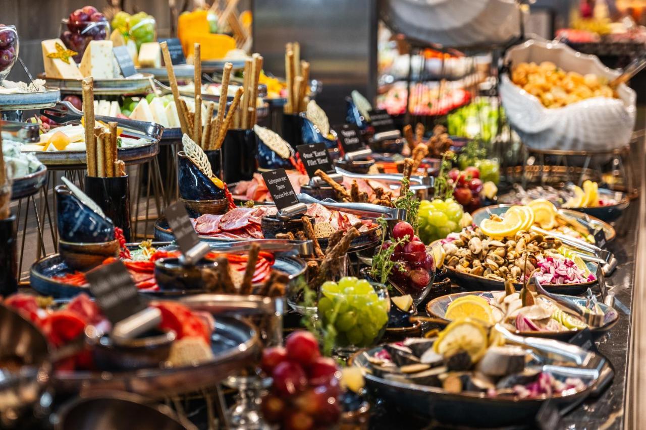 Voya Beach Resort Sveti Vlas Exterior foto A salad bar