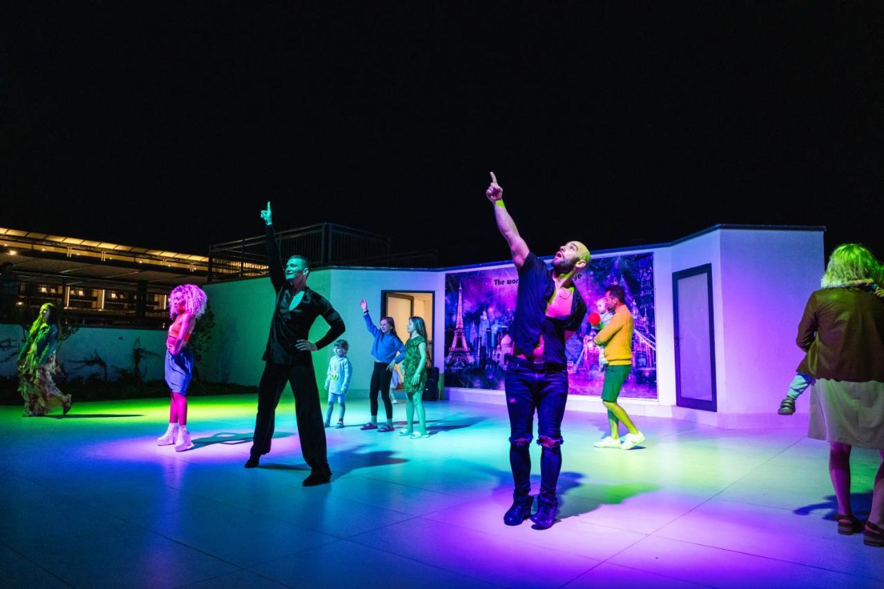 Voya Beach Resort Sveti Vlas Exterior foto The 2018 production of The Magic Flute at the Salzburg Festival