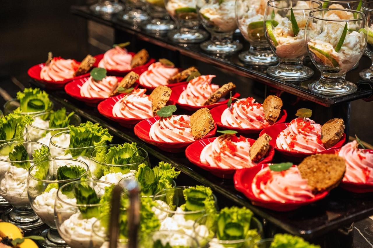 Voya Beach Resort Sveti Vlas Exterior foto A buffet