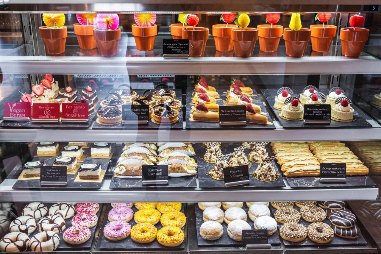 Voya Beach Resort Sveti Vlas Exterior foto A display of pastries