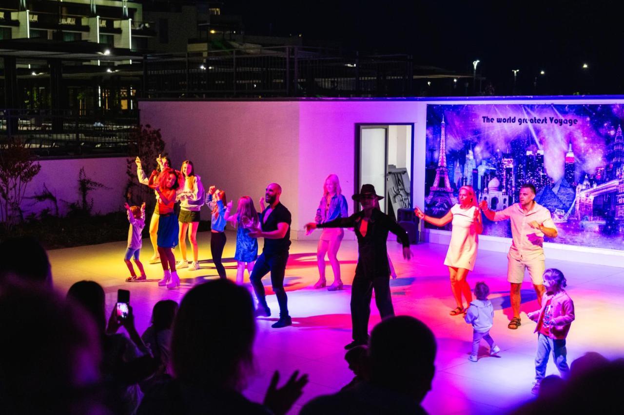 Voya Beach Resort Sveti Vlas Exterior foto The World on Stage Tour