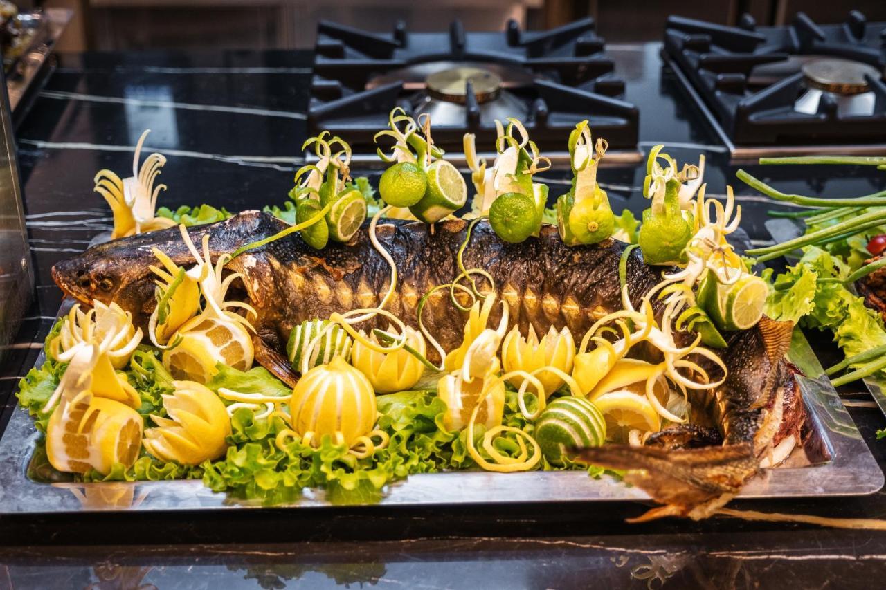 Voya Beach Resort Sveti Vlas Exterior foto A whole grilled grouper