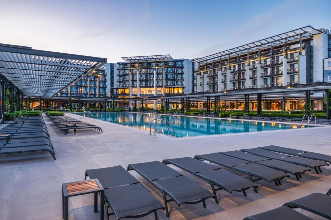 Voya Beach Resort Sveti Vlas Exterior foto The hotel's main pool