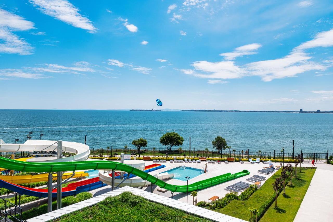 Voya Beach Resort Sveti Vlas Exterior foto View of the Black Sea from the complex