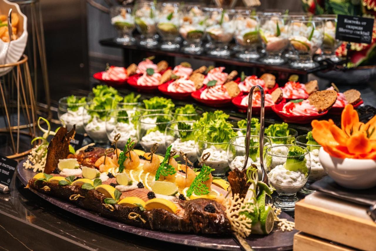 Voya Beach Resort Sveti Vlas Exterior foto A salad bar