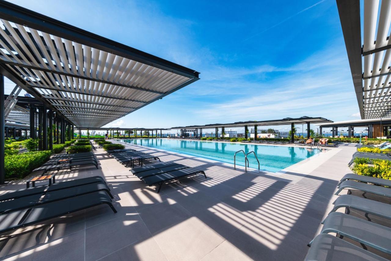 Voya Beach Resort Sveti Vlas Exterior foto The rooftop pool at The View
