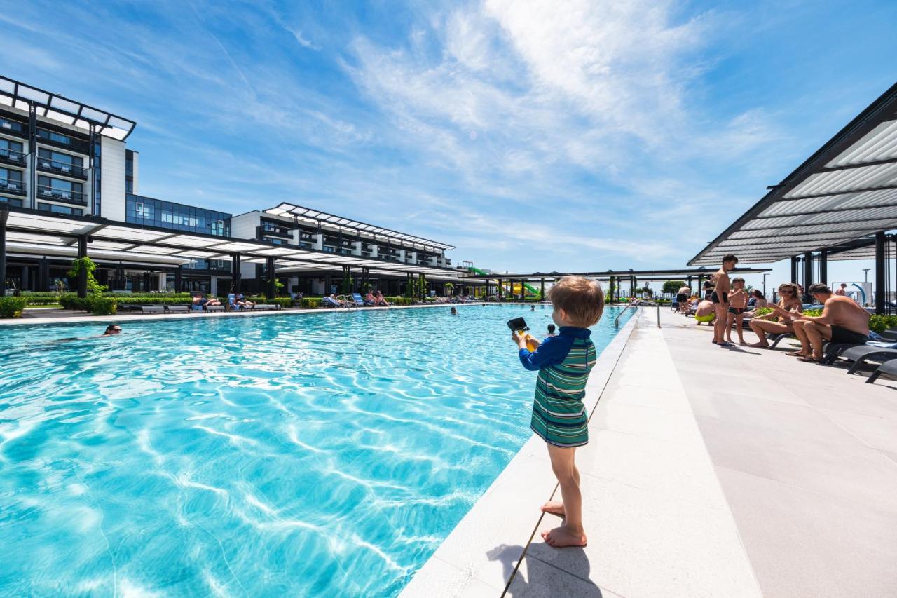 Voya Beach Resort Sveti Vlas Exterior foto The pool at the complex