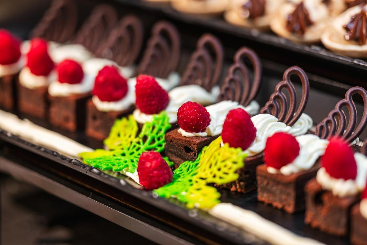 Voya Beach Resort Sveti Vlas Exterior foto Petit fours